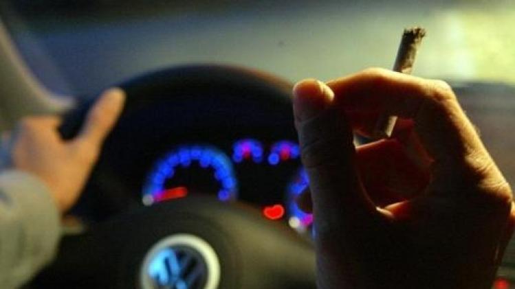 Adviesraad wil leeftijdsgrens voor rookverbod in wagen optrekken naar 18 jaar