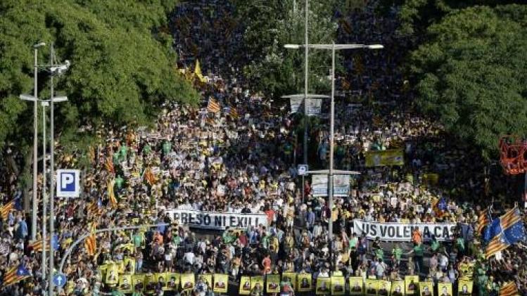 Crisis Catalonië - Duizenden betogen in Barcelona voor vrijlating politici
