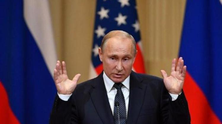 Poetin lacht idee weg dat Moskou compromitterend materiaal over Trump heeft