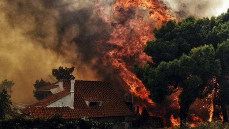 Minstens vijftig doden bij bosbranden in Athene