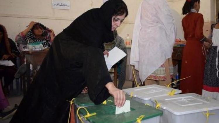 Minstens 31 doden bij zelfmoordaanslag IS aan Pakistaans stembureau