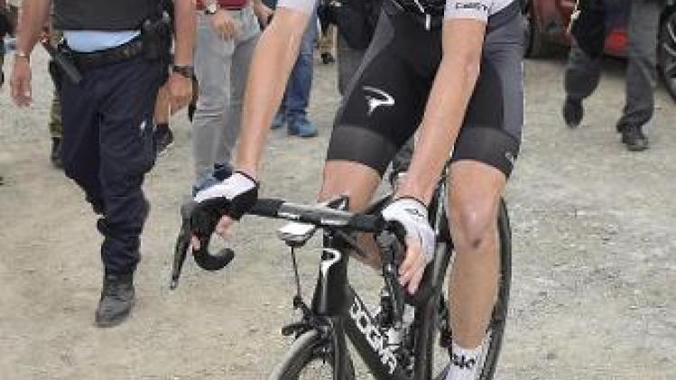 Agent brengt Froome na etappe in Tour de France ten val