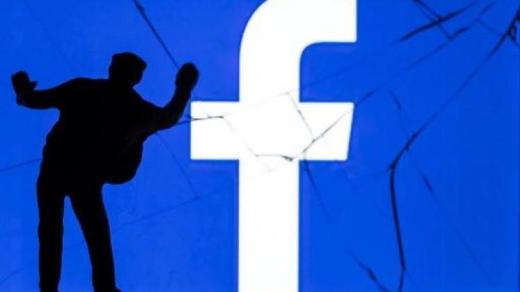 China trekt toelating voor Facebook na één dag in