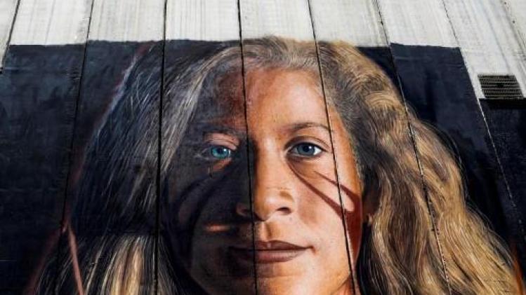 Israël laat Italianen vrij die groot portret schilderden van Ahed Tamimi