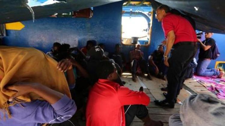 Migranten bereiken Tunesië na weken rondzwalpen op zee