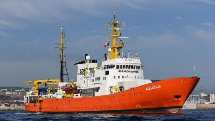 Aquarius vist 25 migranten op na eerste operatie in dagen op zee