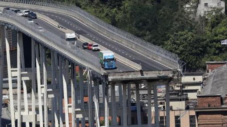 Voertuigen die nog op snelwegbrug in Genua stonden zijn weggehaald
