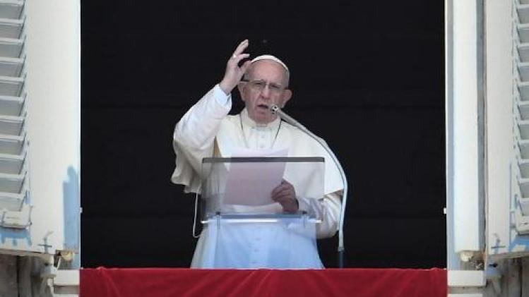 Paus geeft toe dat Kerk pijn van misbruikslachtoffers "lang genegeerd" heeft