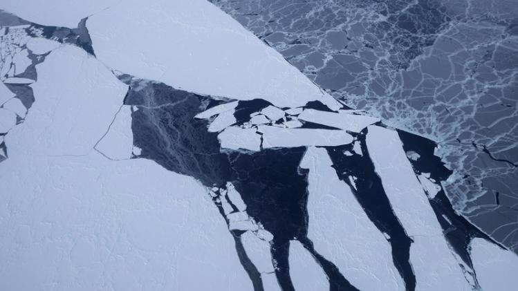 Sterkste ijs van Noordpool scheurt voor het eerst open