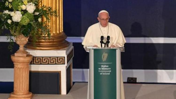 Paus Franciscus spreekt "schaamte" uit over "falen" van kerkleiding aangaande misbruik