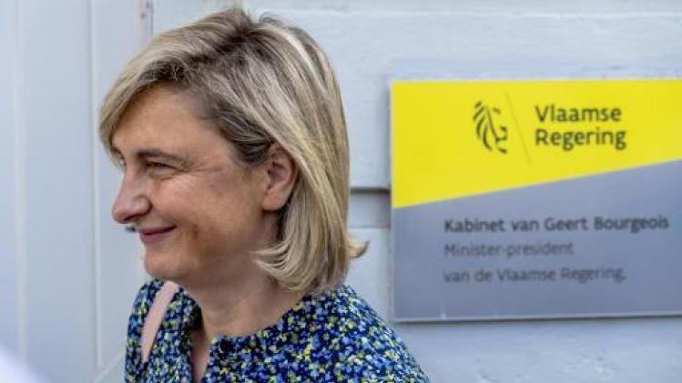 Crevits legt zitten­blijven aan banden