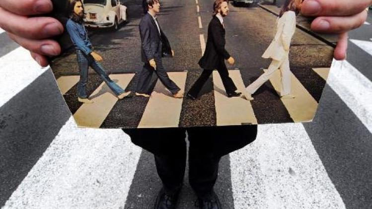 Vluchtelingenwerk Vlaanderen bootst iconische Abbey Road-foto van The Beatles na