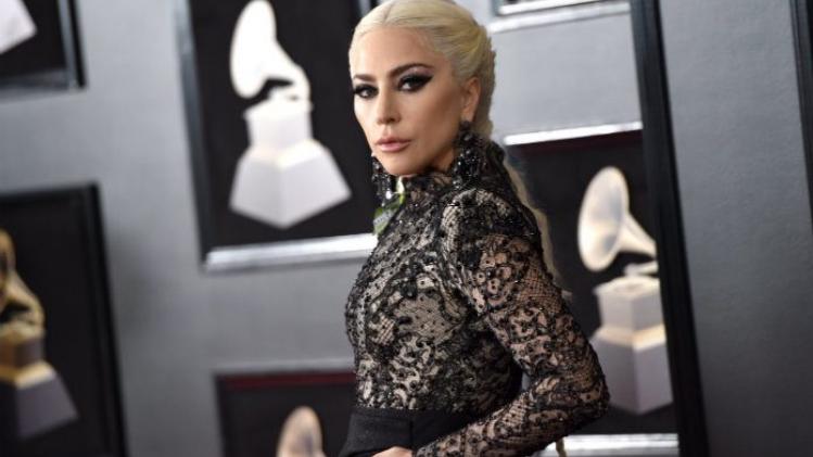 Lady Gaga gaat uit de kleren voor fotoshoot