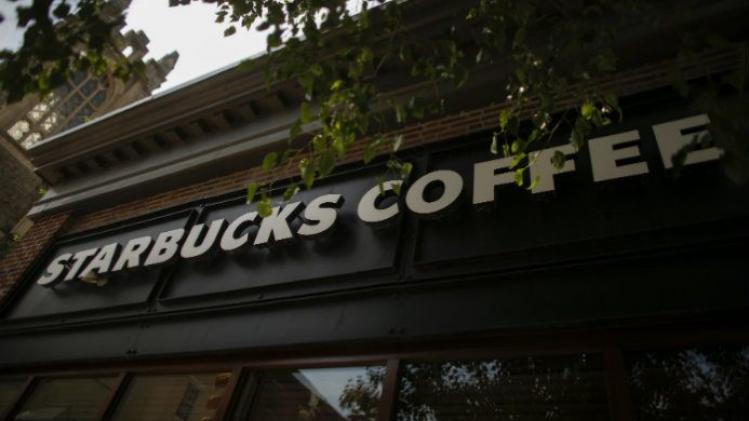 Oudjes aan de macht in nieuw Starbucks-filiaal