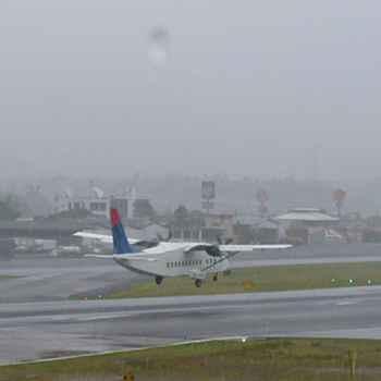 plane-landing-bad-weather.jpg
