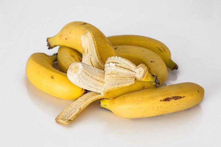 banana-tropical-fruit-yellow-healthy-39566-1.jpeg