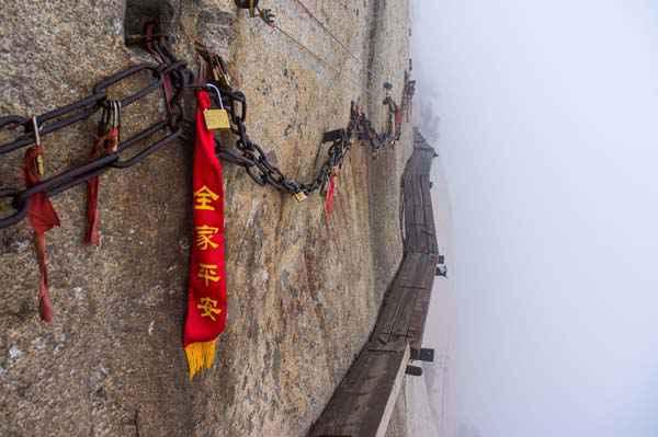 12-Mt-Huashan-Death-Trail-China.jpg