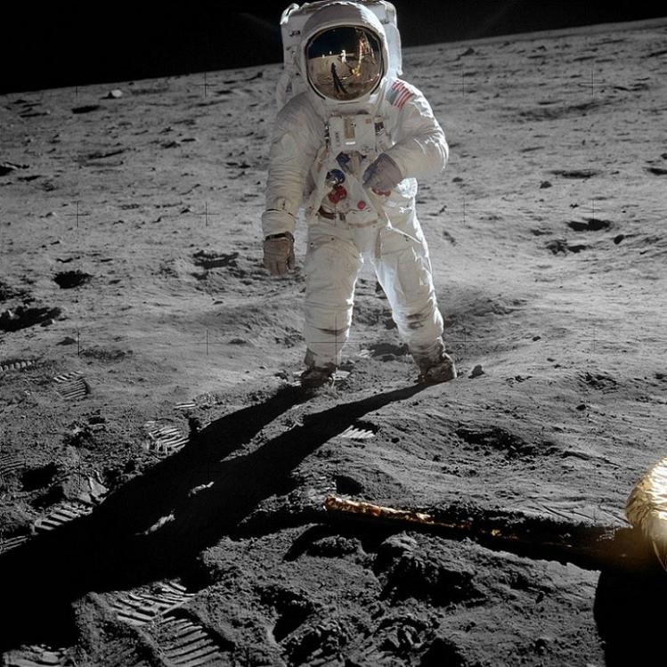 Apollo-11_e.jpg