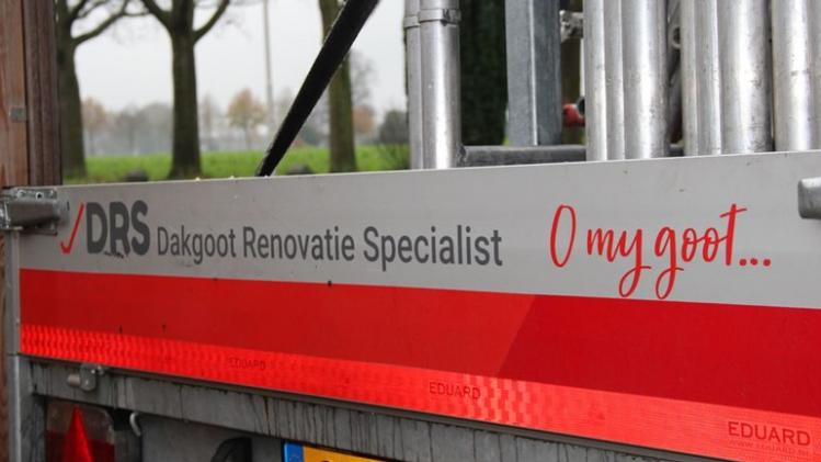 Een-van-de-slogans-die-bij-de-laatste-tien-zitten-Foto-Dakgoot-Renovatie-Specialist.jpg?v=VqFYwHQz0idQohDEzuKrtw2