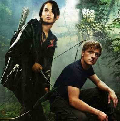 Katniss__Peeta_in_the_arena_promo.jpg