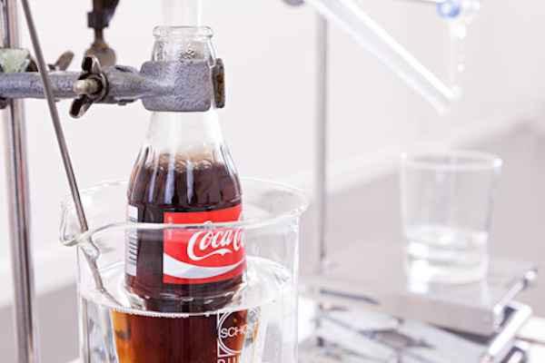 Coca-Cola-The-Real-Thing-distillation-machine-by-Helmut-Smits_dezeen_468_2.jpg