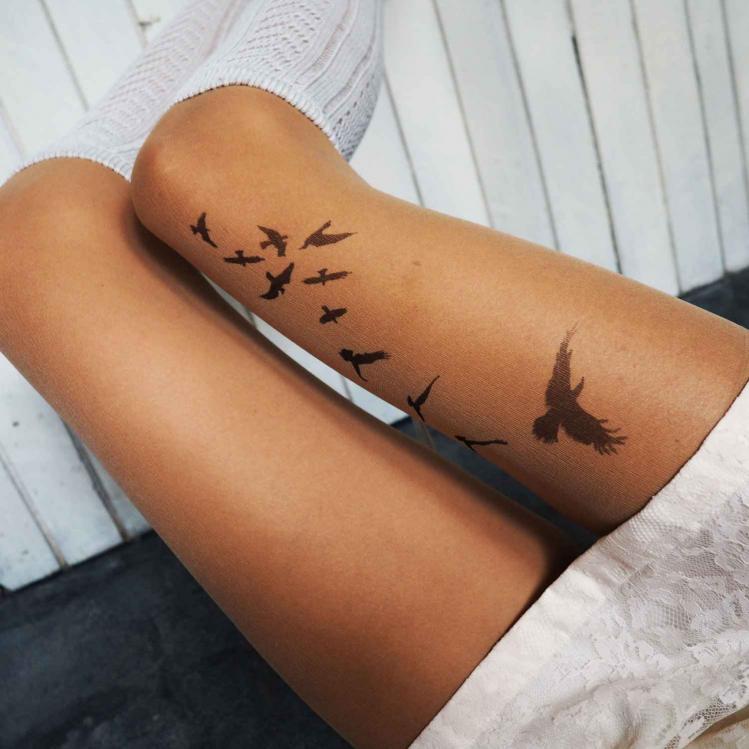 kousenbroek-met-tattoo-vogels.jpg