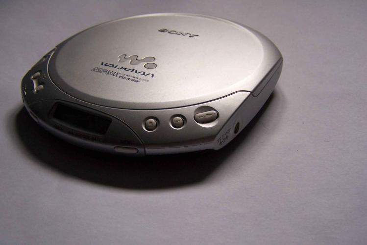 Sony_CD_Walkman_D-E330.jpg