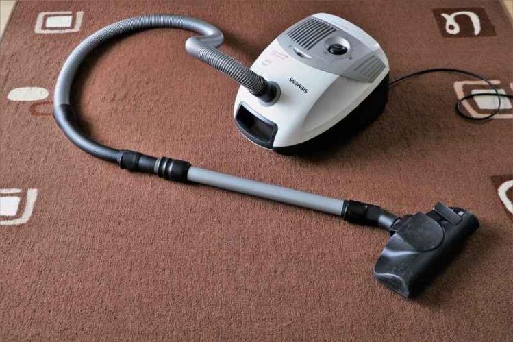 vacuum-cleaner-1605068_1920.jpg