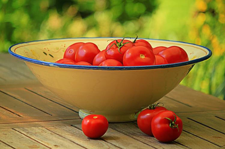 tomatoes-829281.jpg