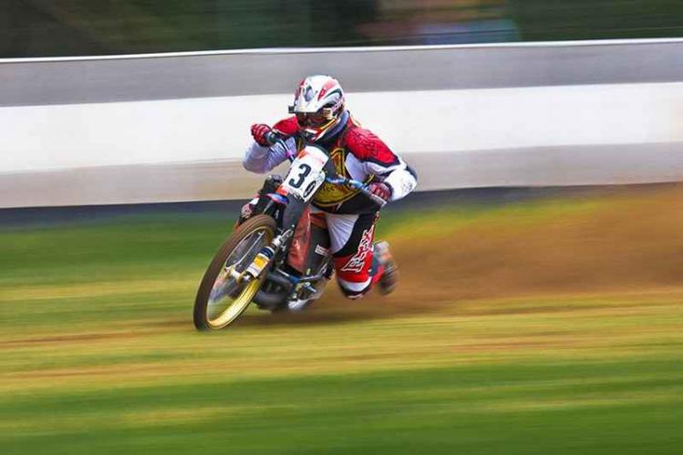 Action-Speeding-Dirt-Bike-Racer_Jürgen-Kircher.jpg