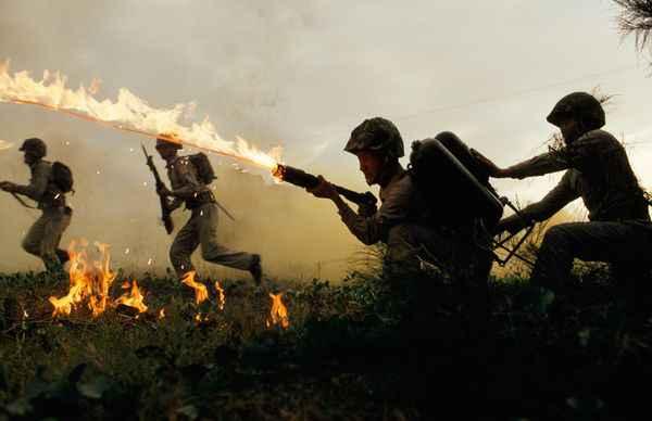 1969-gesimuleerde-bataille-in-Taiwan-om-vlammenwerpers-te-leren-gebruiken.jpg