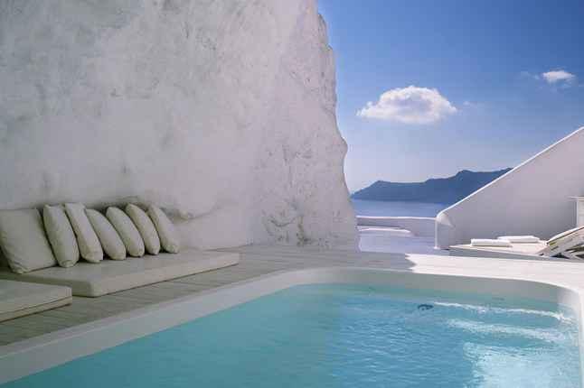 Katikies-hotel-pool-in-Santorini-Greece.jpg