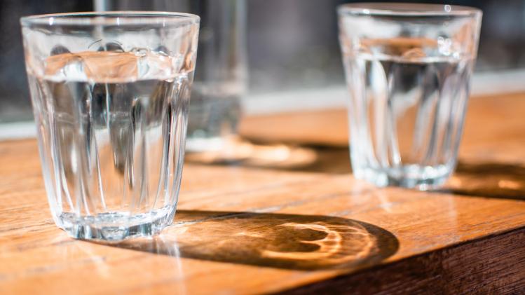 Jongeren kiezen bewust voor kraantjeswater: «Flessenwaterschaamte is een ding»