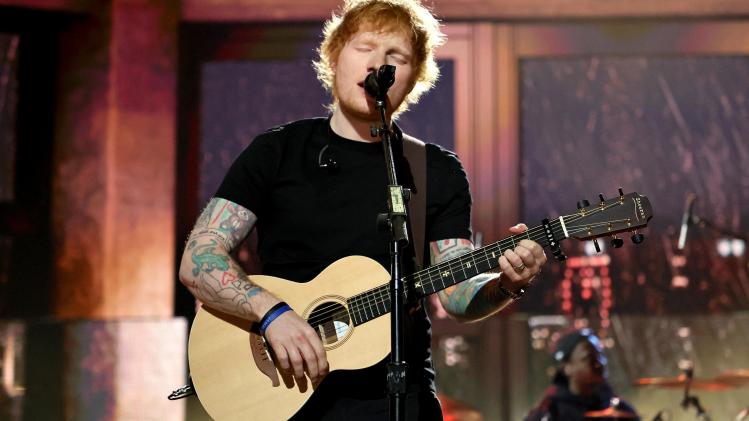Ed Sheeran brengt nieuwe single ‘Eyes Closed’ uit: “Muziek is mijn therapie”