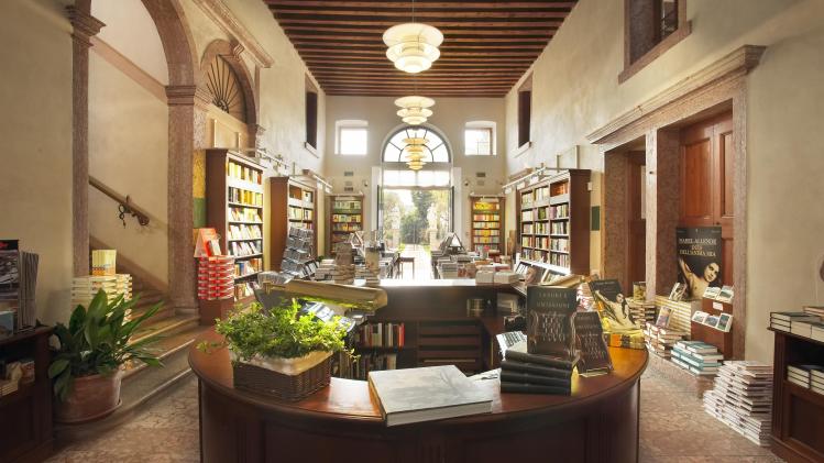 Libreria Palazzo Roberti  (1)