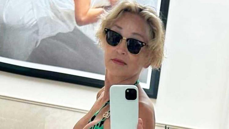 Sharon Stone (65) verbaast fans met bikinifoto: «Nog steeds onvoorstelbaar sexy!»