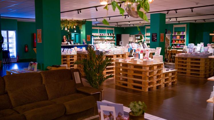 full_standaard-boekhandel-ya-underground-jolien-verdickt-13