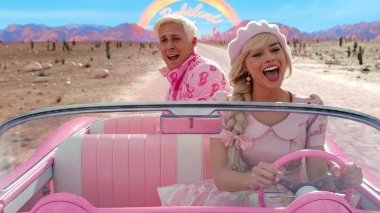 MOVIES. Fenomeen ‘Barbie’ verovert het witte doek: «Als de film scoort, krijgen we in Hollywood een ware speelgoedrace»