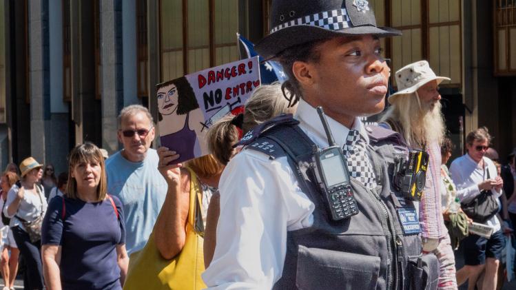Londense agenten dragen geen wapen meer na aanklacht tegen collega