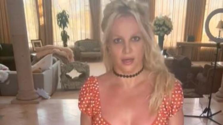 Britney Spears duikt met verwondingen op in nieuw filmpje: wat is er aan de hand?