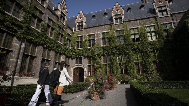 Tuchtonderzoek naar decaan Universiteit Antwerpen wegens grensoverschrijdend gedrag