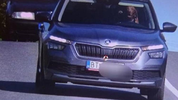 WTF. Hond achter stuur geflitst in Slowakije, eigenaar krijgt boete
