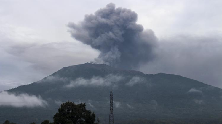 Elf bergbeklimmers omgekomen bij vulkaanuitbarsting in Indonesië