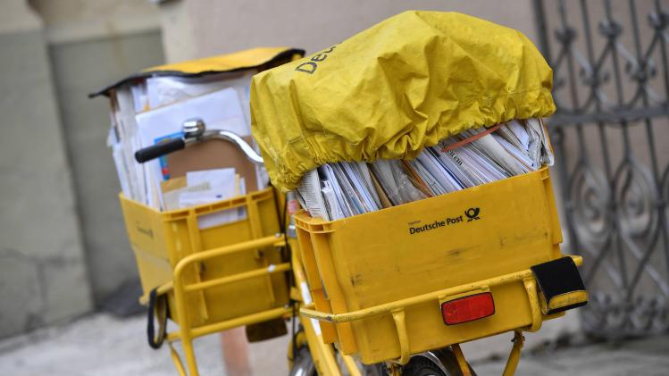 WTF. Postbode verbergt honderden onafgeleverde brieven in zijn huis