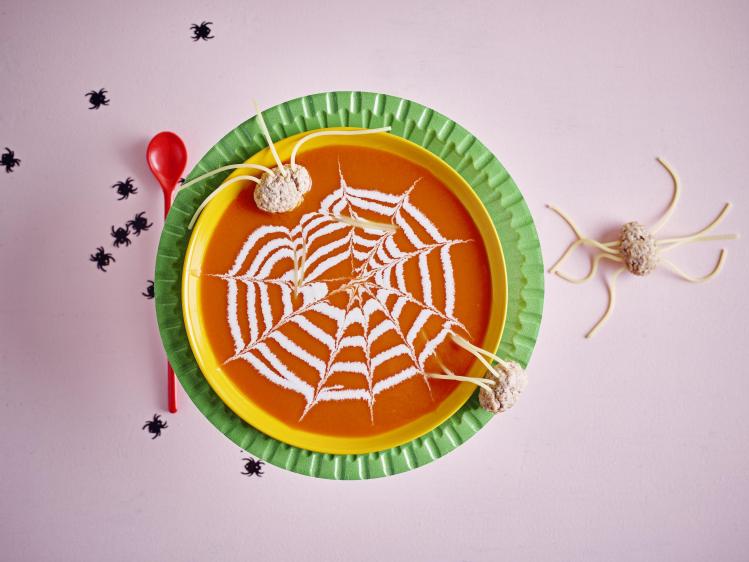 Tomatensoep-met-ballekes-door-Sofie-Dumont