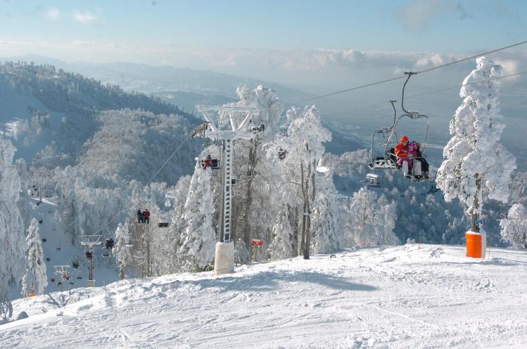 Kocaeli_Kartepe_Mountain_Ski_Resort_Chairlift_2464x1632px__300 dpi